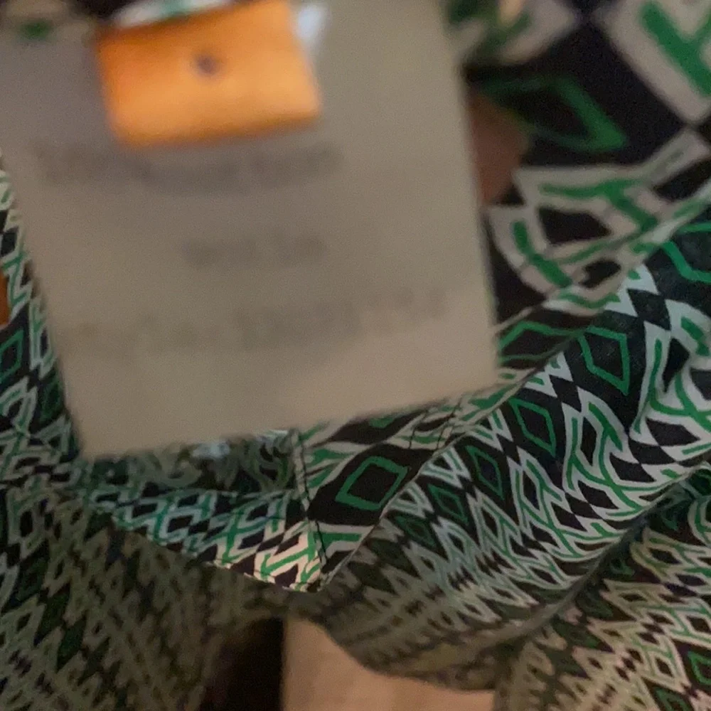 Tory Burch crop tunic logo print blouse side slit  size 6 GC - Picture 15 of 16